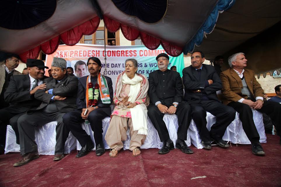 Ambika Soni, G A Mir addresses executive meet